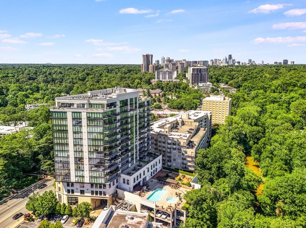 2233 Peachtree Rd, Atlanta GA  30309-1180 exterior