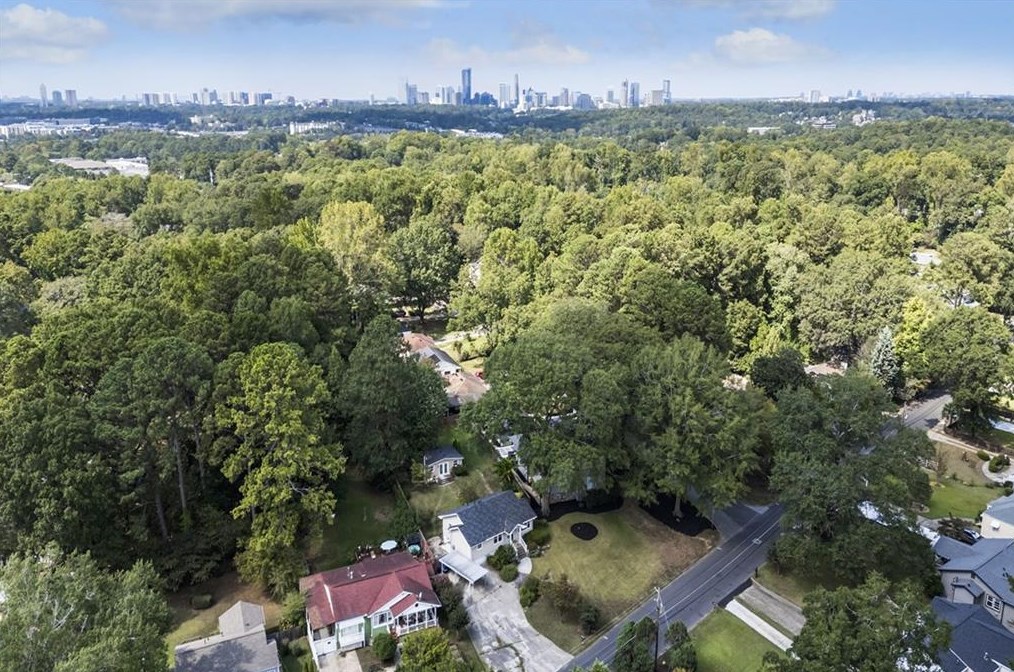 1177 Country Ln, Atlanta GA 30324-4509 exterior