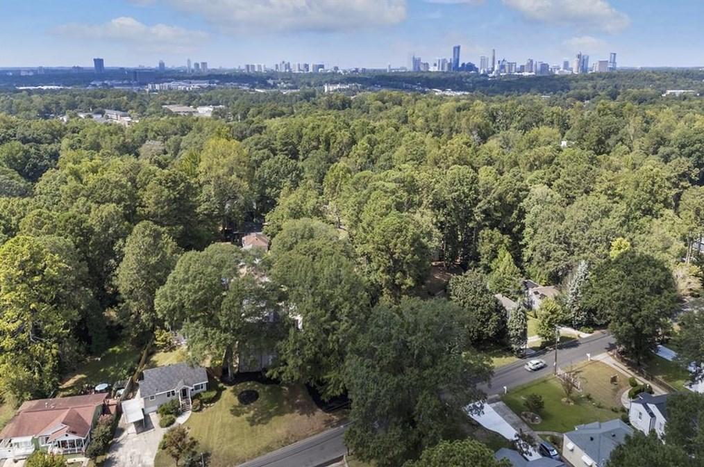 1177 Country Ln, Atlanta GA 30324-4509 exterior