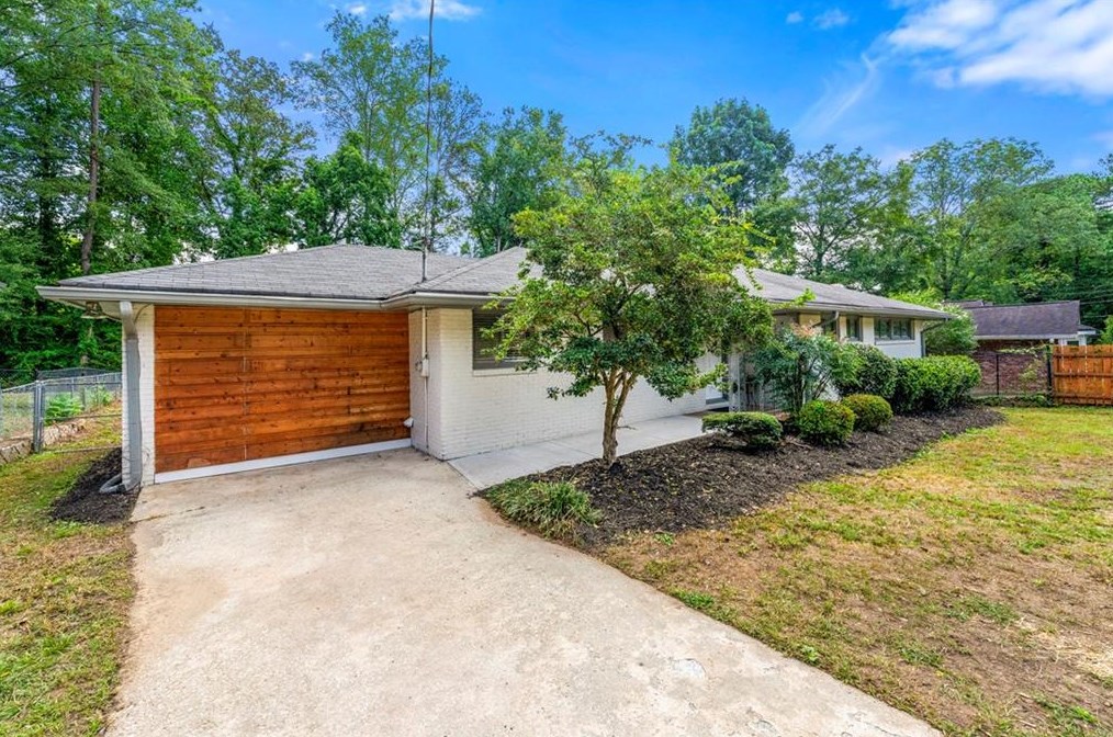 1283 Carolyn Dr, Atlanta GA  30329-3547 exterior