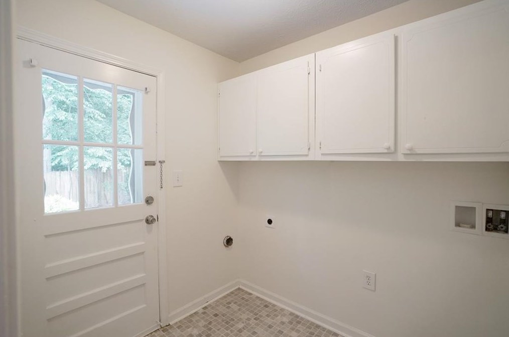 4641 Hemlock Dr, Austell GA 30106-1929 exterior