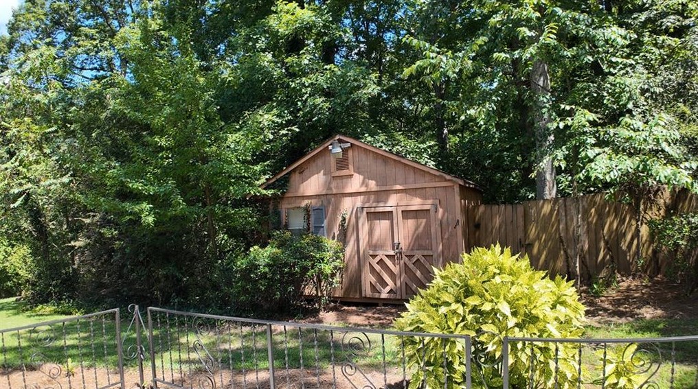 4641 Hemlock Dr, Austell GA 30106-1929 exterior