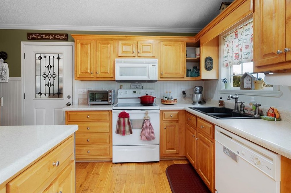 3102 Red Bud Rd, Calhoun GA 30701-9601 exterior