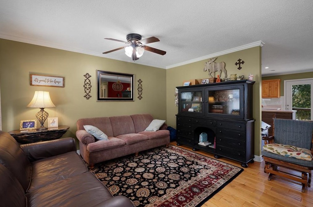 3102 Red Bud Rd, Calhoun GA 30701-9601 exterior