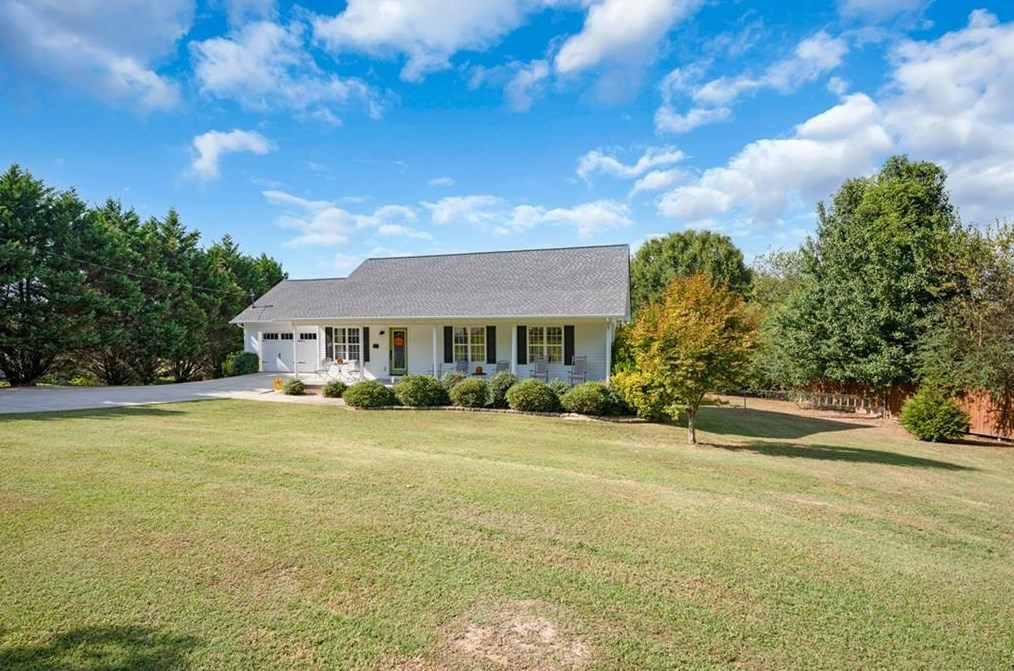 3102 Red Bud Rd, Calhoun GA 30701-9601 exterior