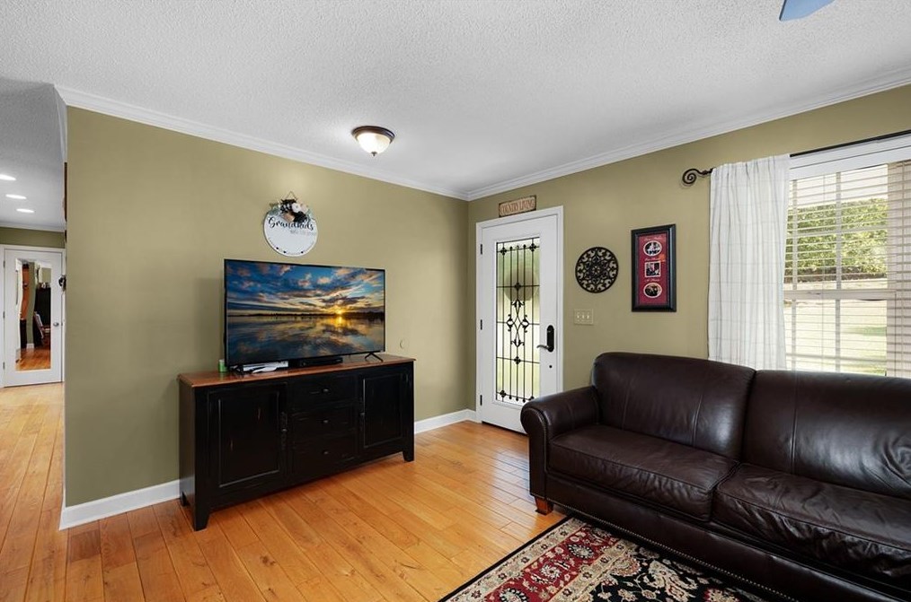 3102 Red Bud Rd, Calhoun GA 30701-9601 exterior