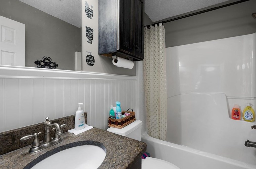 3102 Red Bud Rd, Calhoun GA 30701-9601 exterior