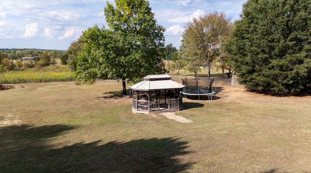 3102 Red Bud Rd, Calhoun GA 30701-9601 exterior