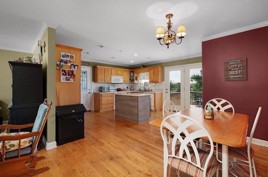 3102 Red Bud Rd, Calhoun GA 30701-9601 exterior