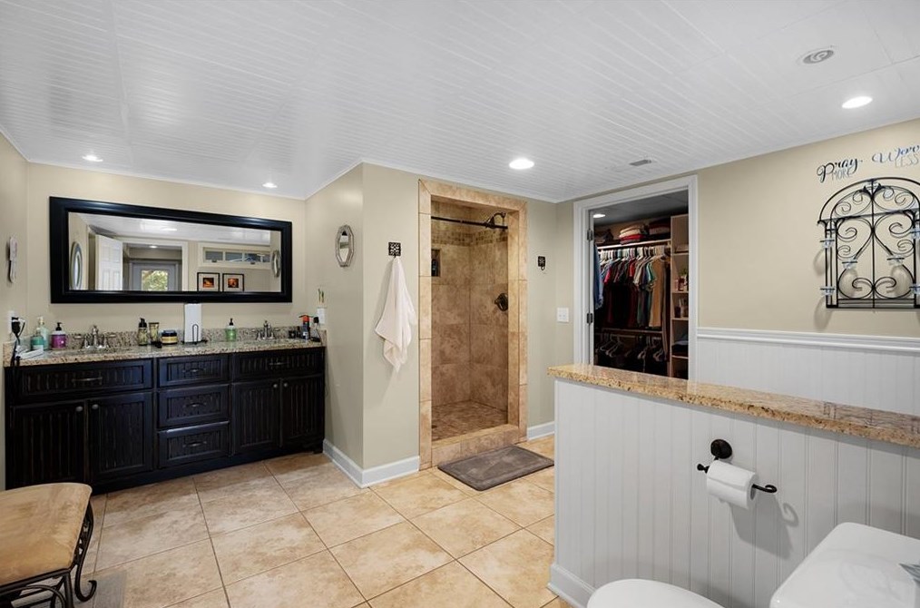 3102 Red Bud Rd, Calhoun GA 30701-9601 exterior