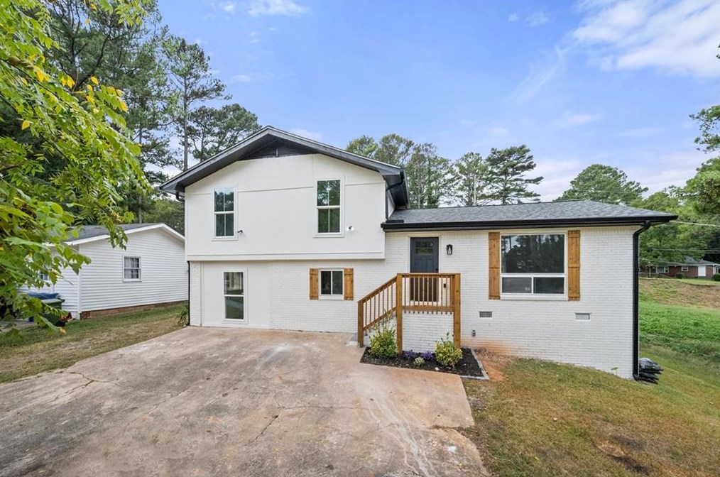 1042 Forest Valley Dr Se, Atlanta, GA 30354