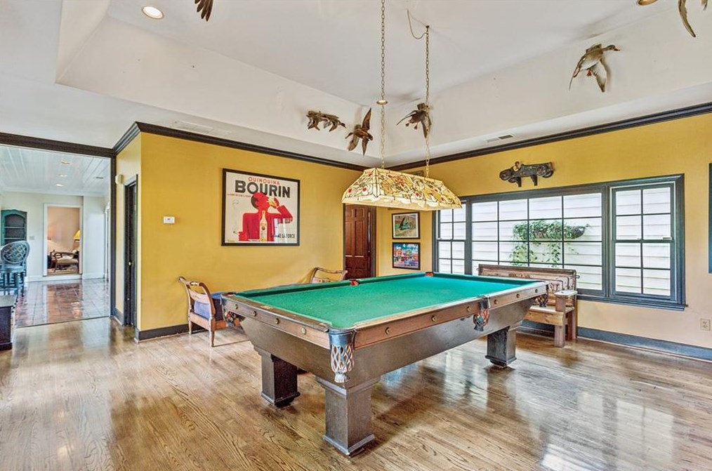 536 Mnr Rdg Dr, Atlanta GA  30305-3511 exterior