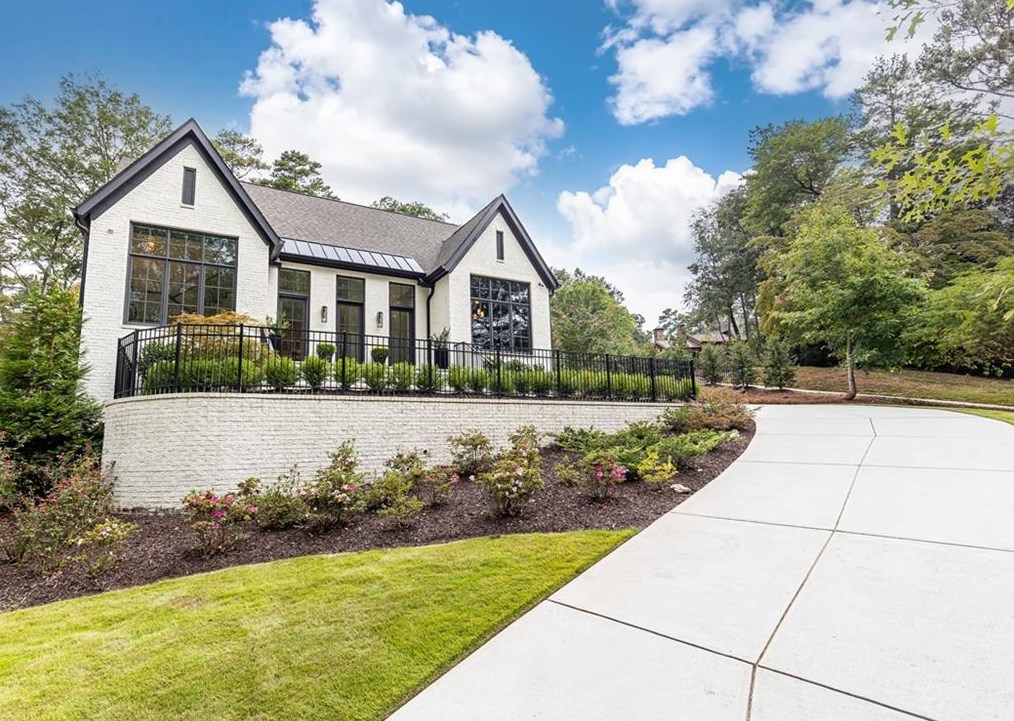 4900 Lake Forrest Dr, Atlanta, GA 30342-2544