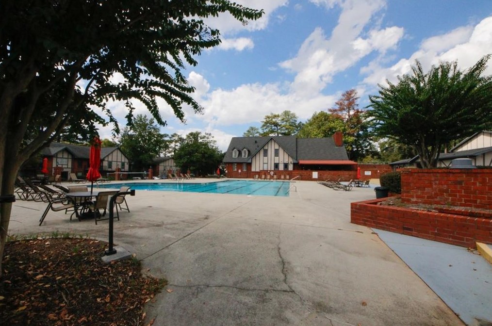 6851 Roswell Rd, Atlanta GA  30328-2401 exterior