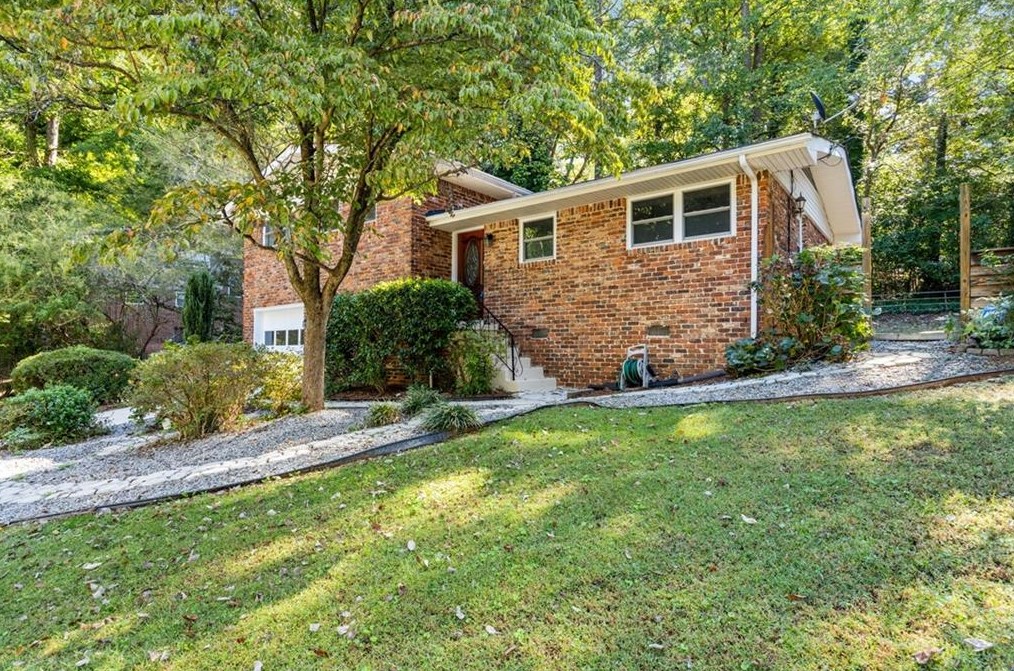 2423 Rhineland Ct, Atlanta GA 30345 exterior