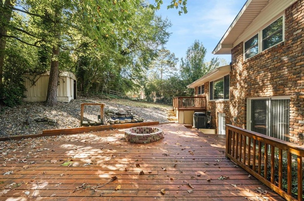 2423 Rhineland Ct, Atlanta GA 30345 exterior