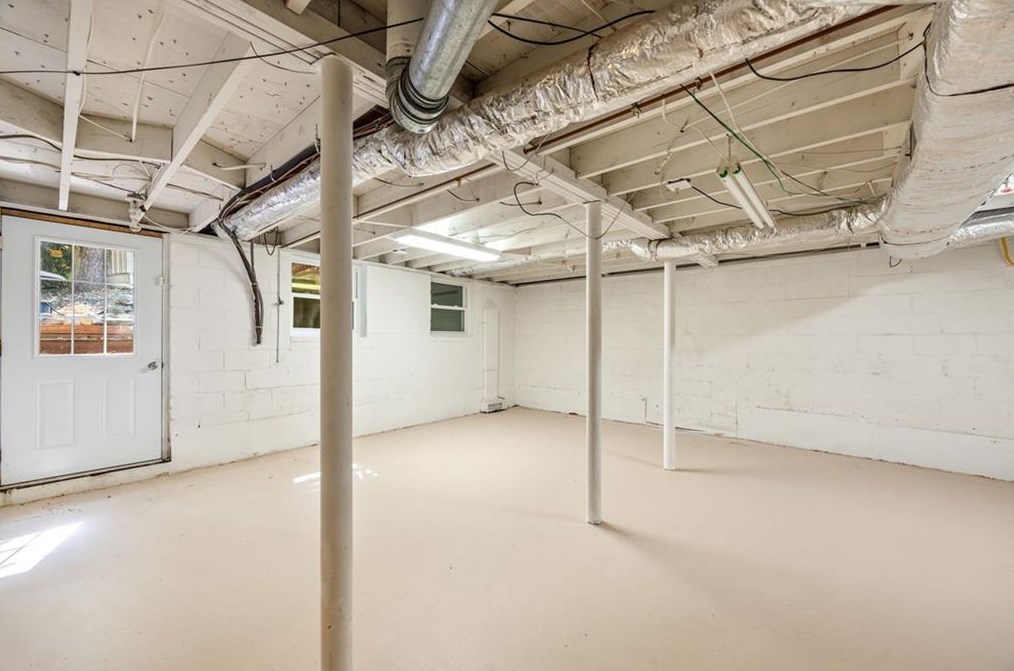 2423 Rhineland Ct, Atlanta GA 30345 exterior