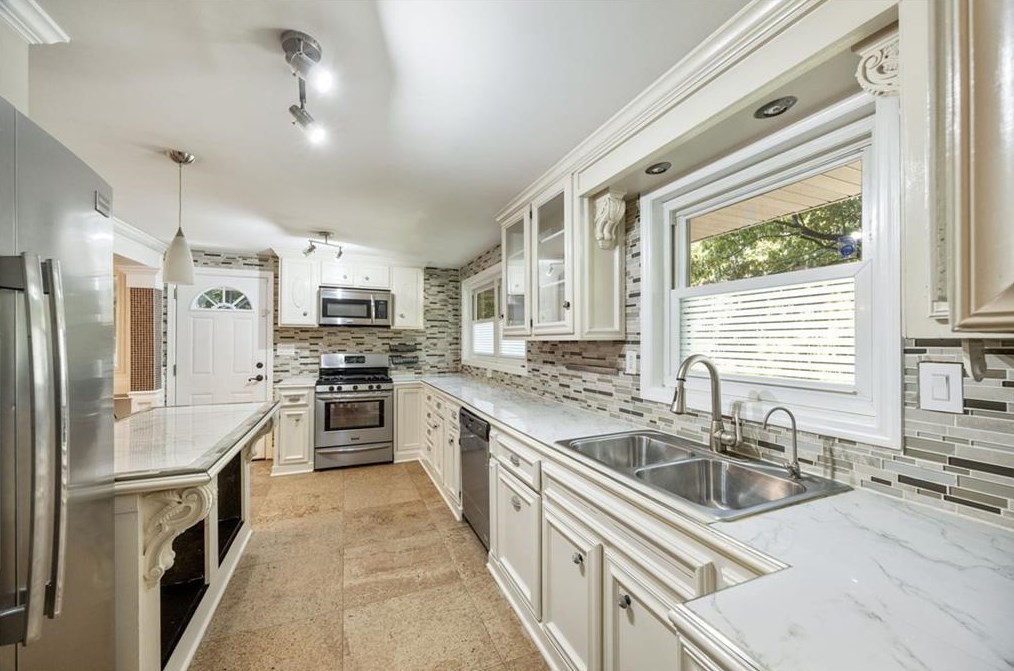 2423 Rhineland Ct, Atlanta GA 30345 exterior