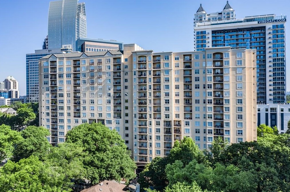 1101 Juniper St, Atlanta GA  30309-7664 exterior