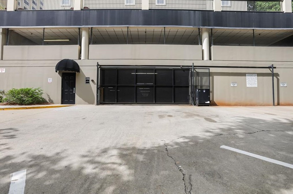 2499 Peachtree Rd, Atlanta GA  30305-4103 exterior