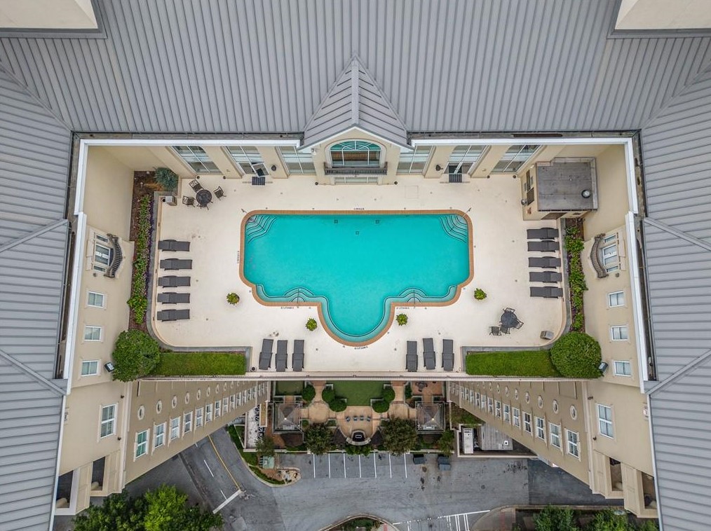 3334 Peachtree Rd, Atlanta GA  30326-6801 exterior