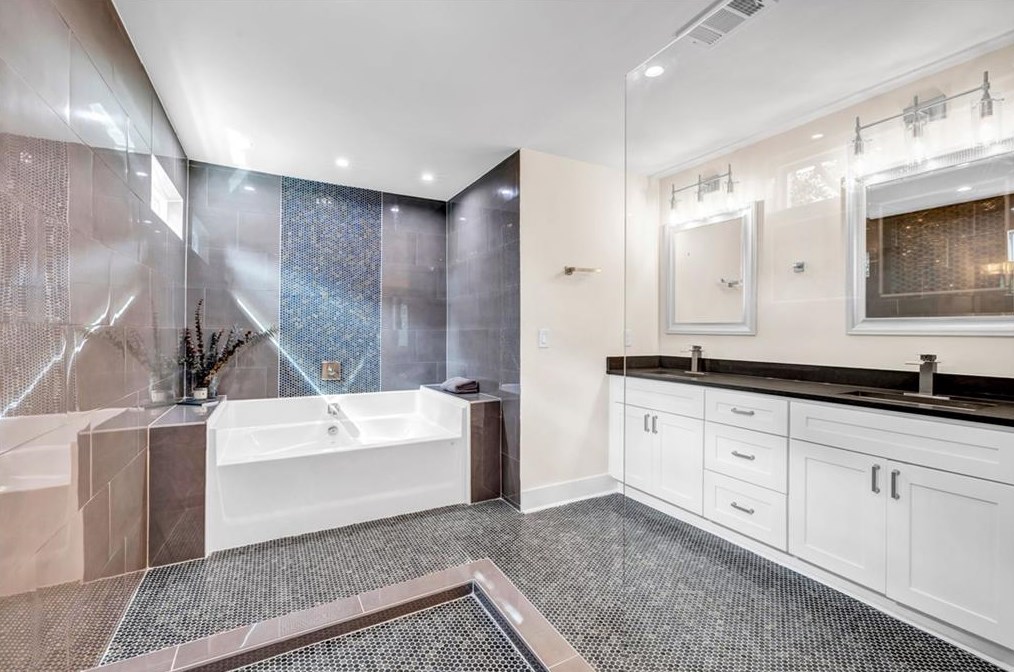 690 Parker Ave, Decatur GA  30032-3952 exterior