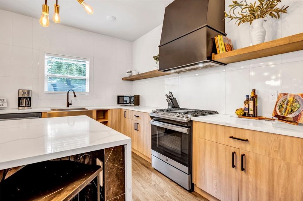 690 Parker Ave, Decatur GA  30032-3952 exterior