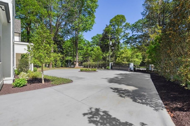 3044 Howell Mill Rd, Atlanta GA  30318-3165 exterior