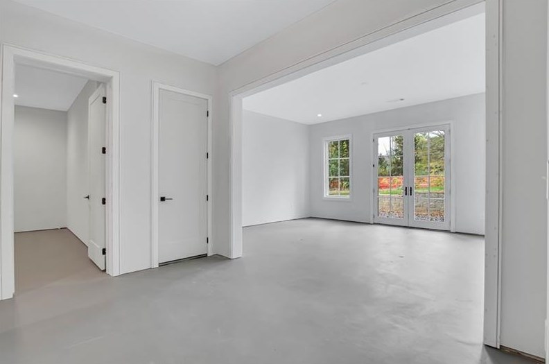 3044 Howell Mill Rd, Atlanta GA  30318-3165 exterior