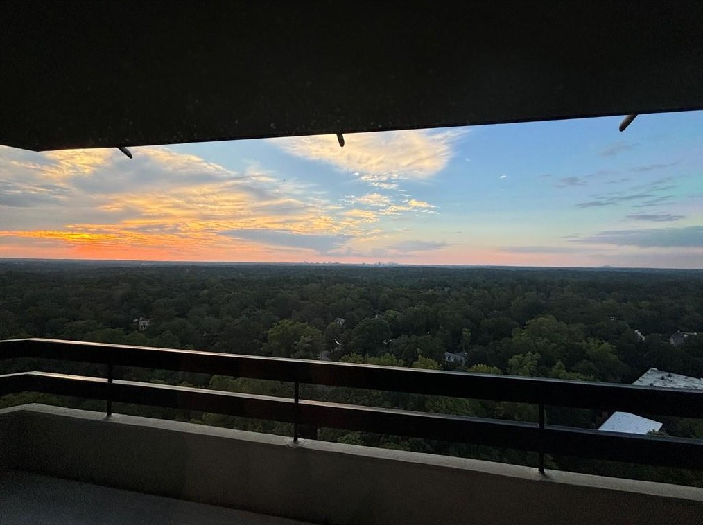 2660 Peachtree Rd, Atlanta GA  30305-3605 exterior