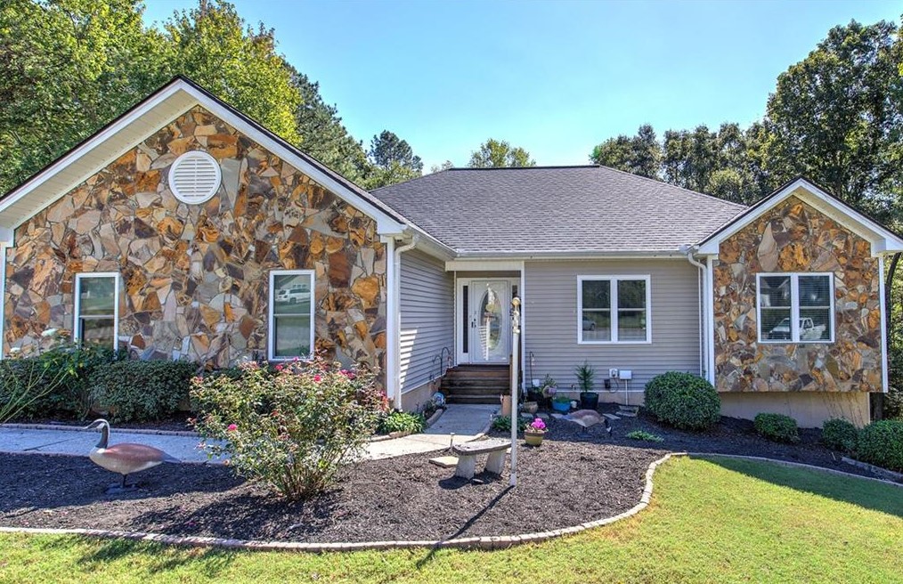 950 Willow Hollow Dr, Dacula, GA 30019-6505
