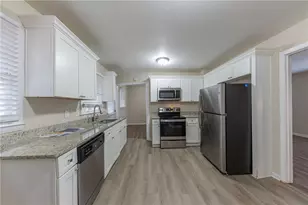 3390 Glenview Cir SW, Atlanta, GA 30331 - Photo 8