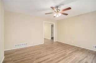 6979 Bruce Cir, Lithonia, GA 30058 - Photo 4