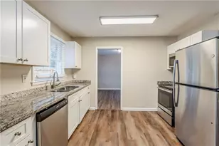 2202 Troutdale Dr, Decatur, GA 30032 - Photo 10