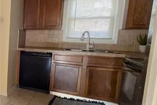 2173 Wellington Cir, Lithonia, GA 30058 - Photo 4