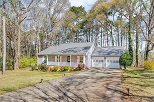 8698 Twin Oaks Dr, Jonesboro, GA 30236 - Photo 2