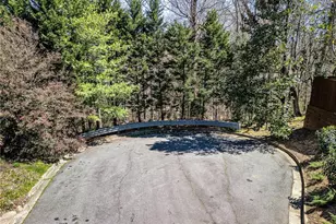 1734 Summit Glen, Atlanta, GA 30329 - Photo 10