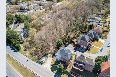 1734 Summit Glen, Atlanta, GA 30329 - Photo 18