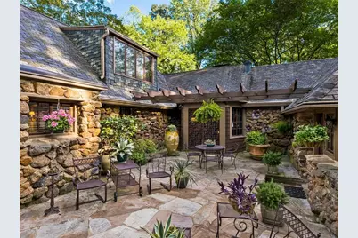 1050 E Club Lane NE, Atlanta, GA 30319 - Photo 16