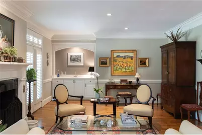 2960 Pharr Court South NW #N4, Atlanta, GA 30305 - Photo 4