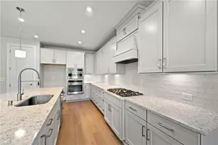 113 Pecks Ct, Hoschton, GA 30548 - Photo 2