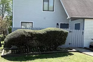 296 Country Club Dr, Jonesboro, GA 30238 - Photo 2