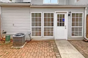 1098 Eastview Cir NE, Conyers, GA 30012 - Photo 8