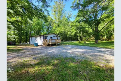 1050 Waterworks, Commerce, GA 30529 - Photo 2