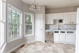 5415 Twin Lakes Dr, Atlanta, GA 30349 - Photo 6