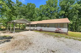 131 Shoreside Dr, Martin, GA 30557 - Photo 1