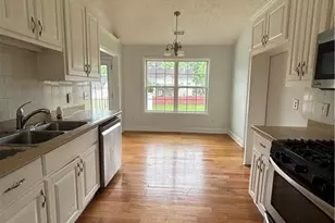 4069 Savannah Ridge Ct, Loganville, GA 30052 - Photo 6