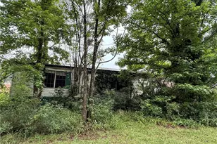 165 Jefferson Ave, Hoschton, GA 30548 - Photo 2