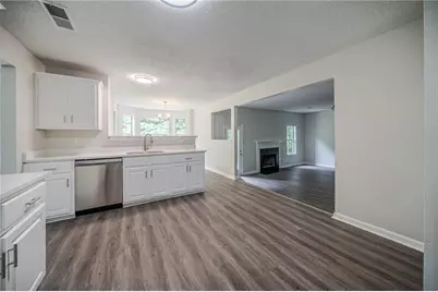 621 Lakewater View Drive, Stone Mountain, GA 30087 - Photo 4