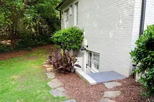 785 Weatherly Ln, Sandy Springs, GA 30328 - Photo 2